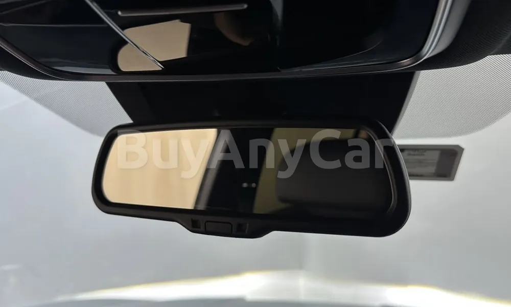 Vehicle photo 12