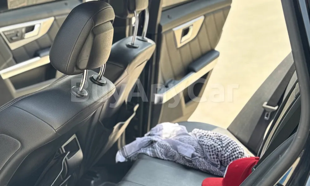 Vehicle photo 6
