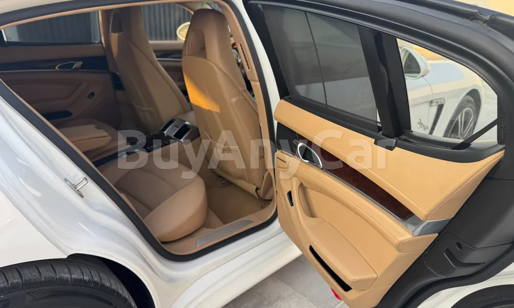 Vehicle photo 6