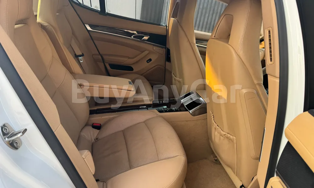 Vehicle photo 10