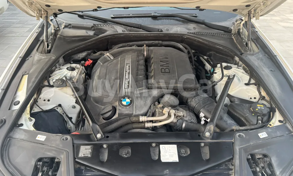 Vehicle photo 5