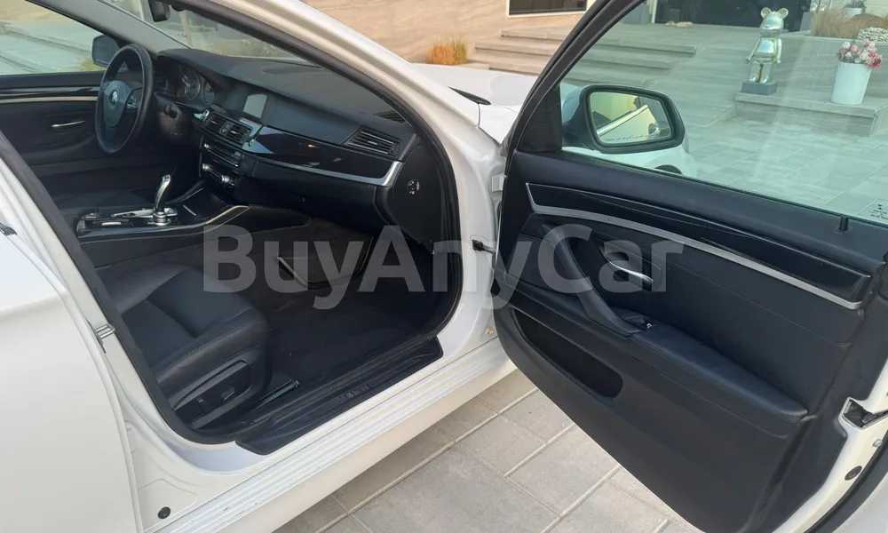 Vehicle photo 8