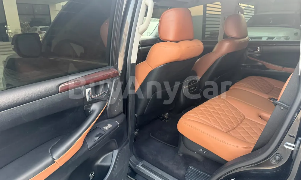 Vehicle photo 5