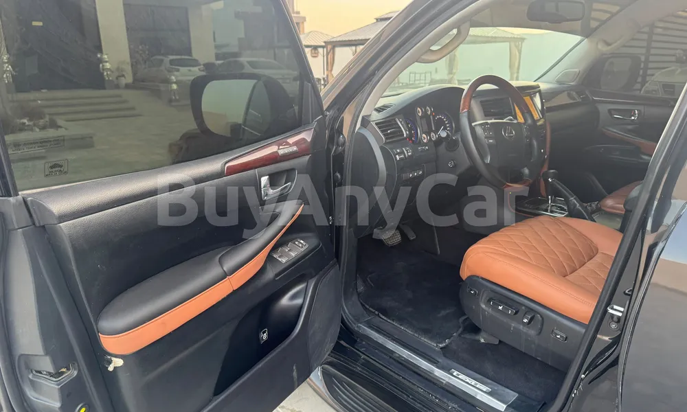 Vehicle photo 7