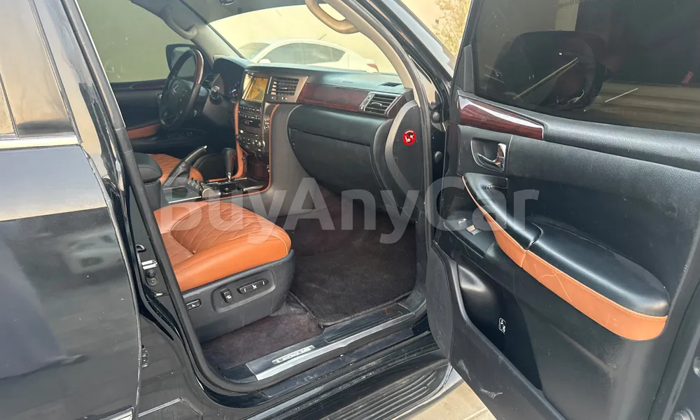 Vehicle photo 10