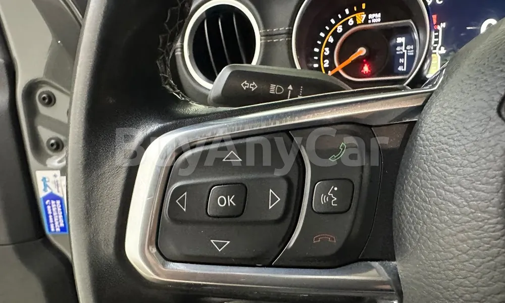 Vehicle photo 10