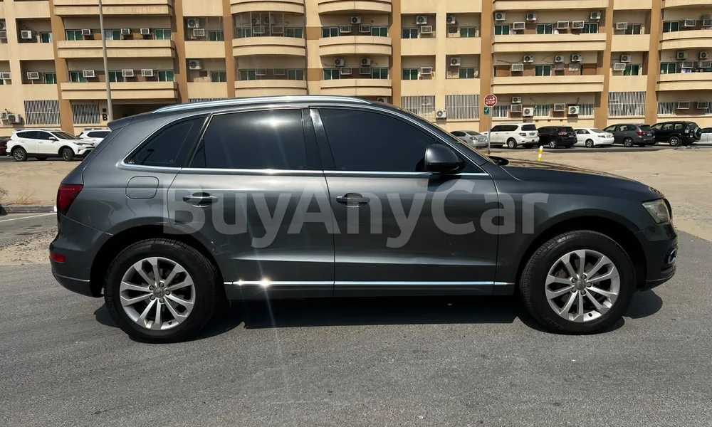 Vehicle photo 3