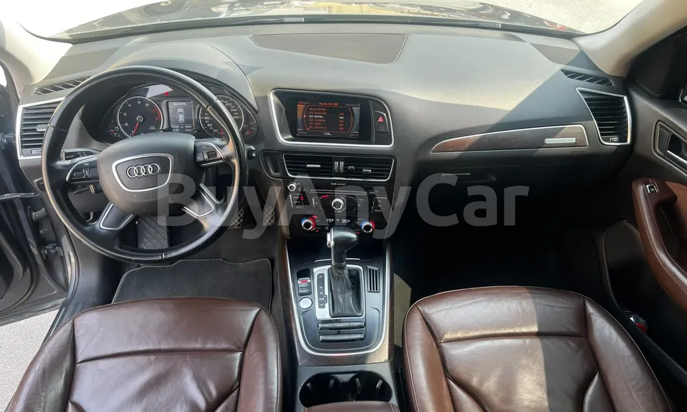 Vehicle photo 9