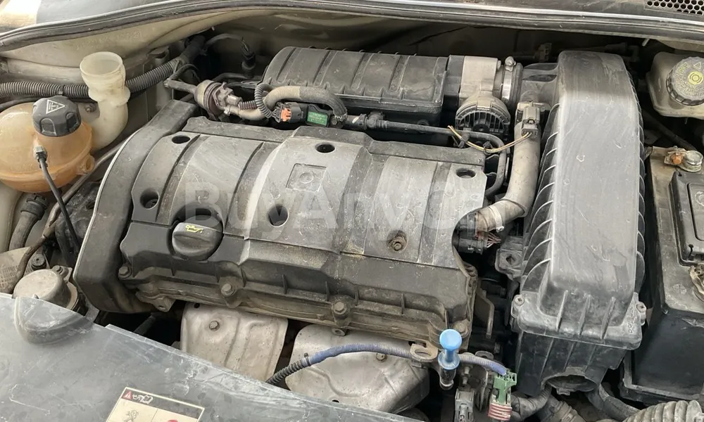 Vehicle photo 7