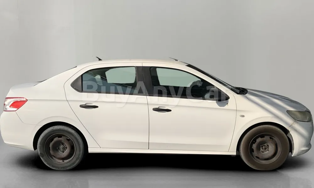 Vehicle photo 3