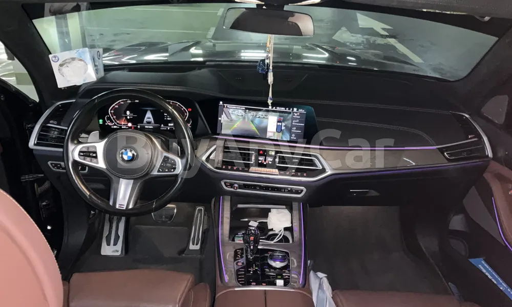 Vehicle photo 9