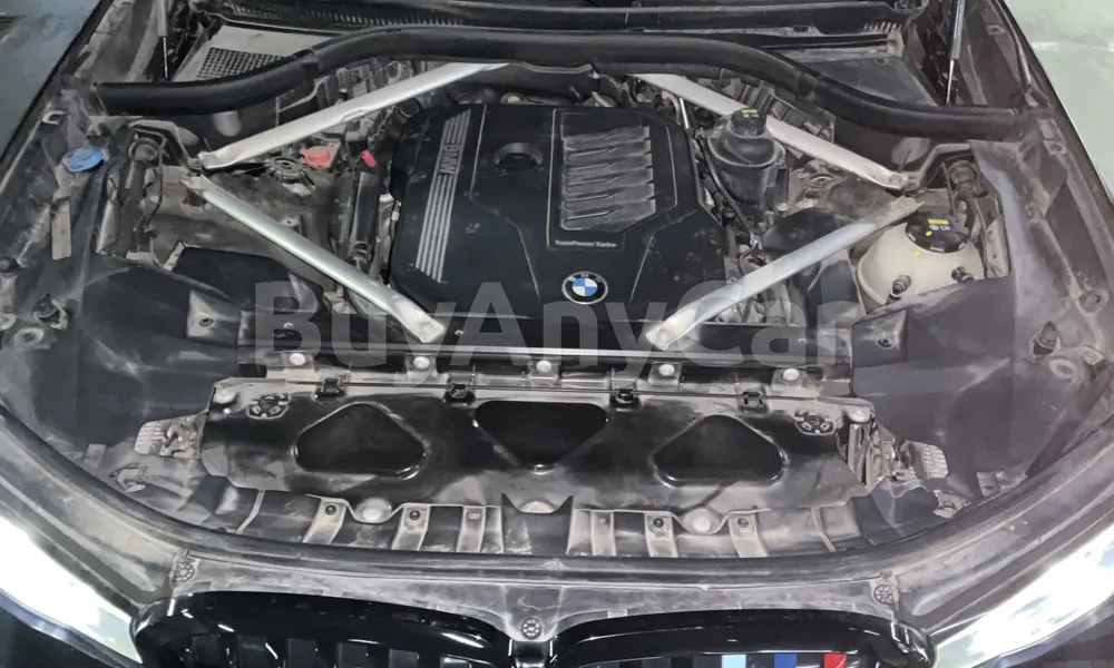 Vehicle photo 6