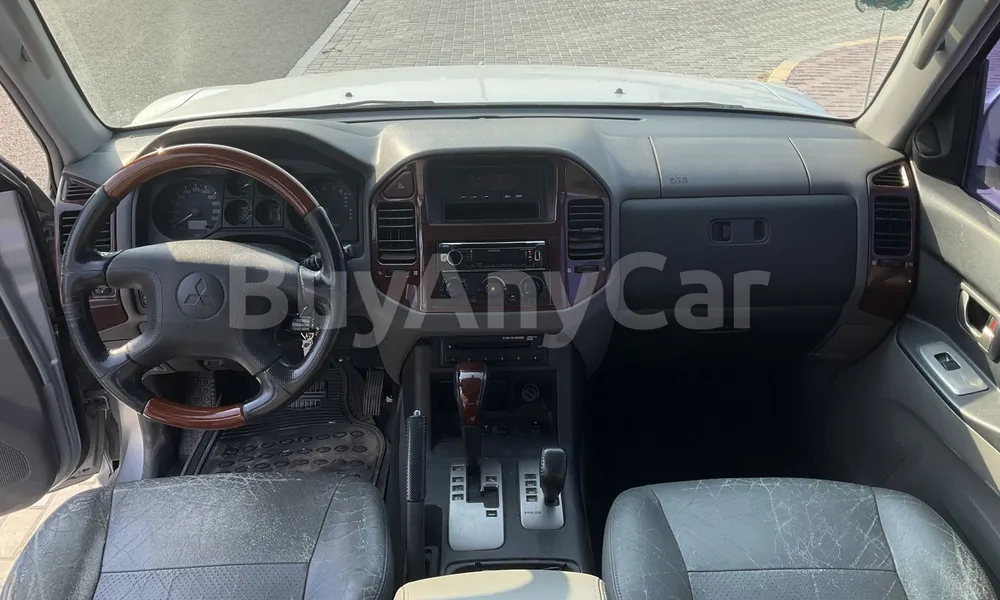 Vehicle photo 9