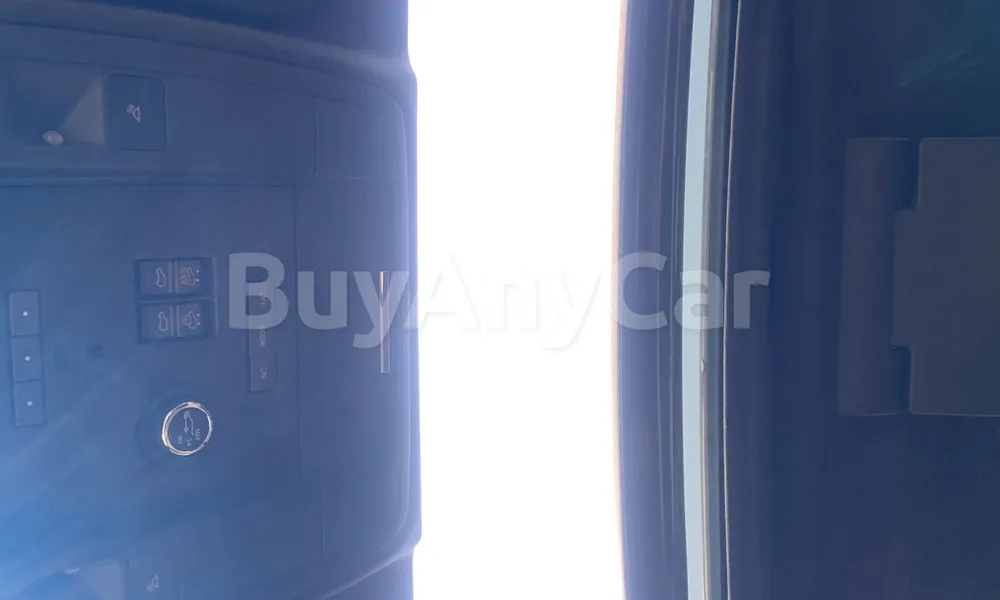 Vehicle photo 8