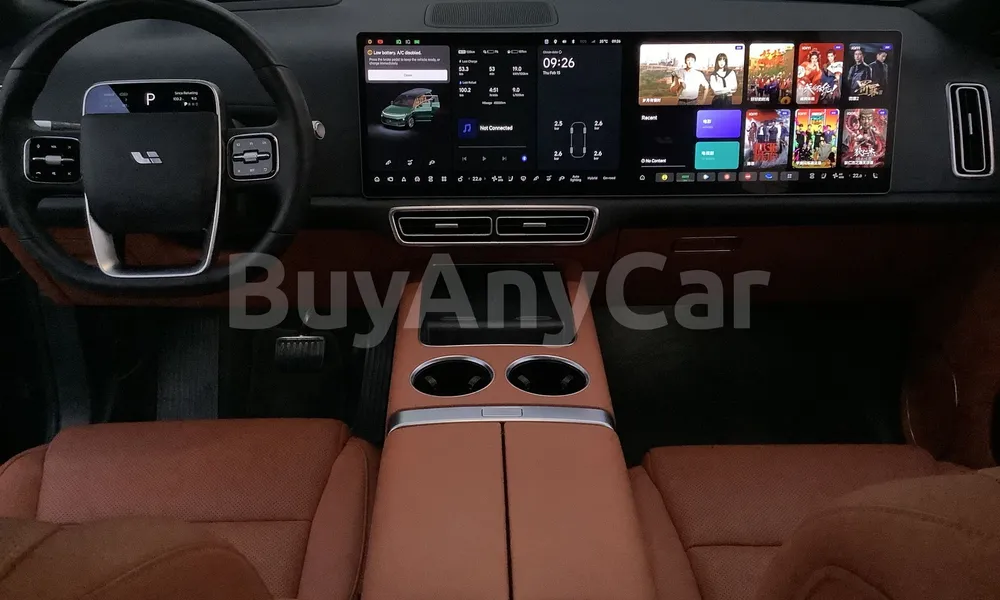 Vehicle photo 8