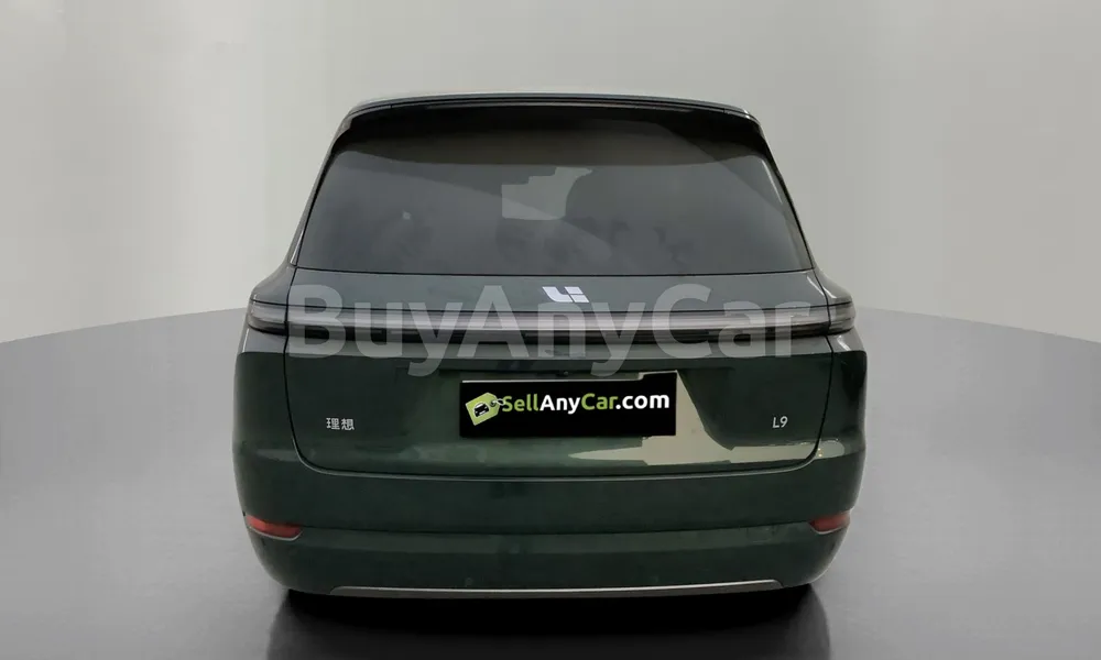 Vehicle photo 2