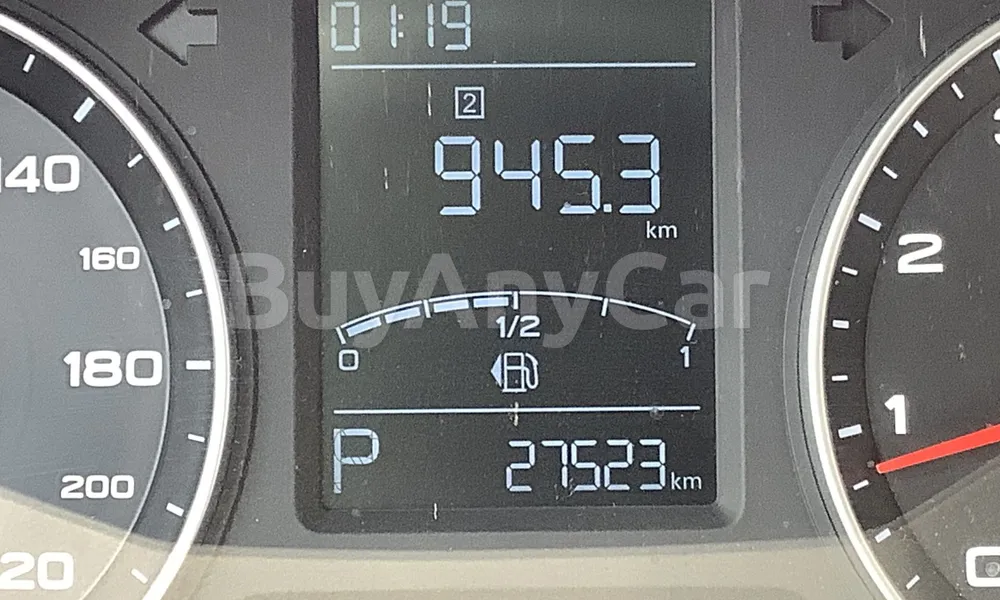Vehicle photo 7