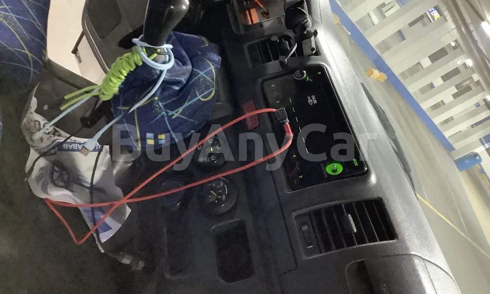 Vehicle photo 7