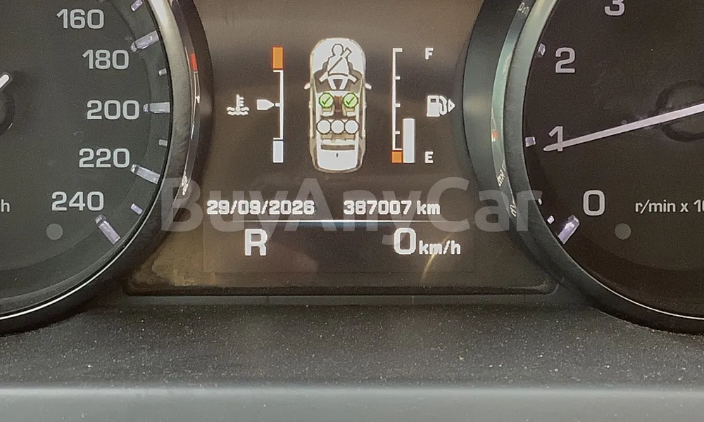 Vehicle photo 9