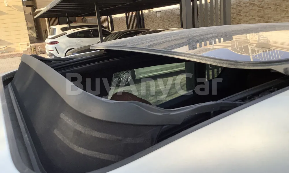 Vehicle photo 5
