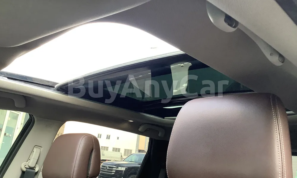 Vehicle photo 9
