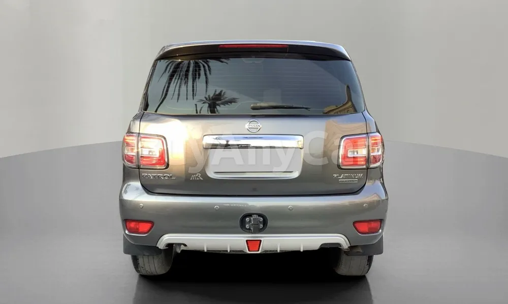 Vehicle photo 2