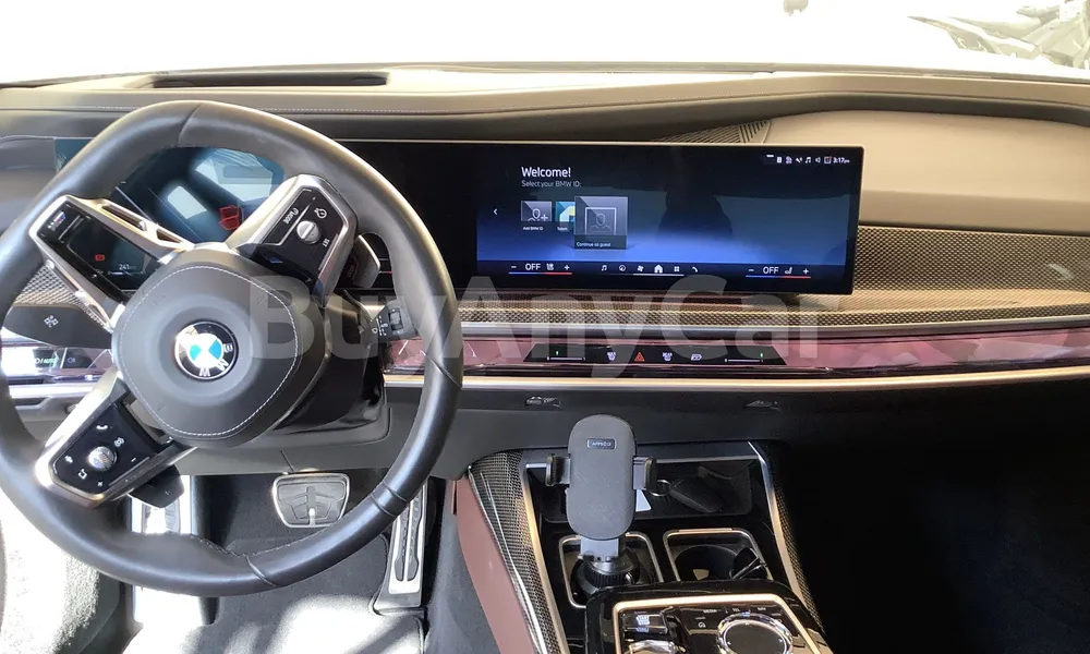 Vehicle photo 8