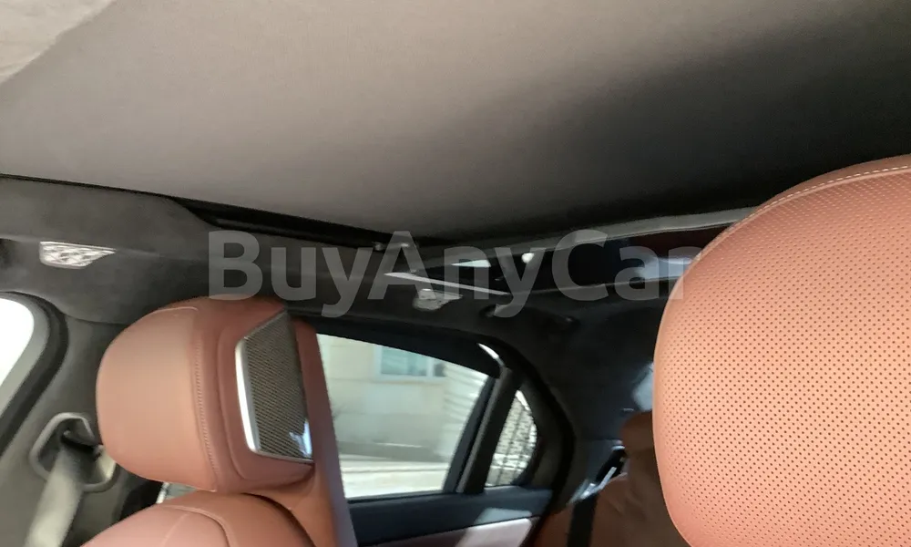 Vehicle photo 9
