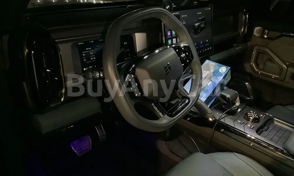 Vehicle photo 8