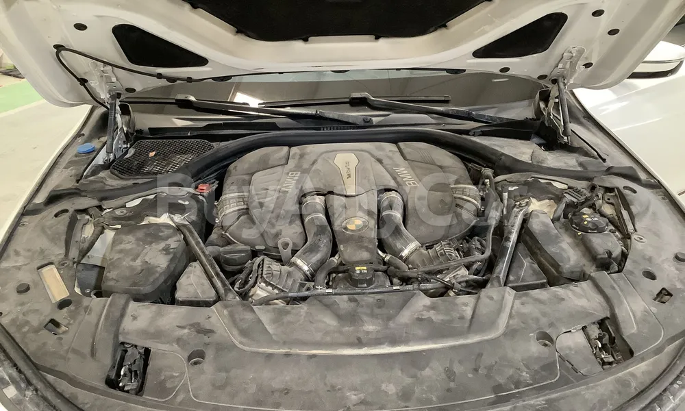 Vehicle photo 7