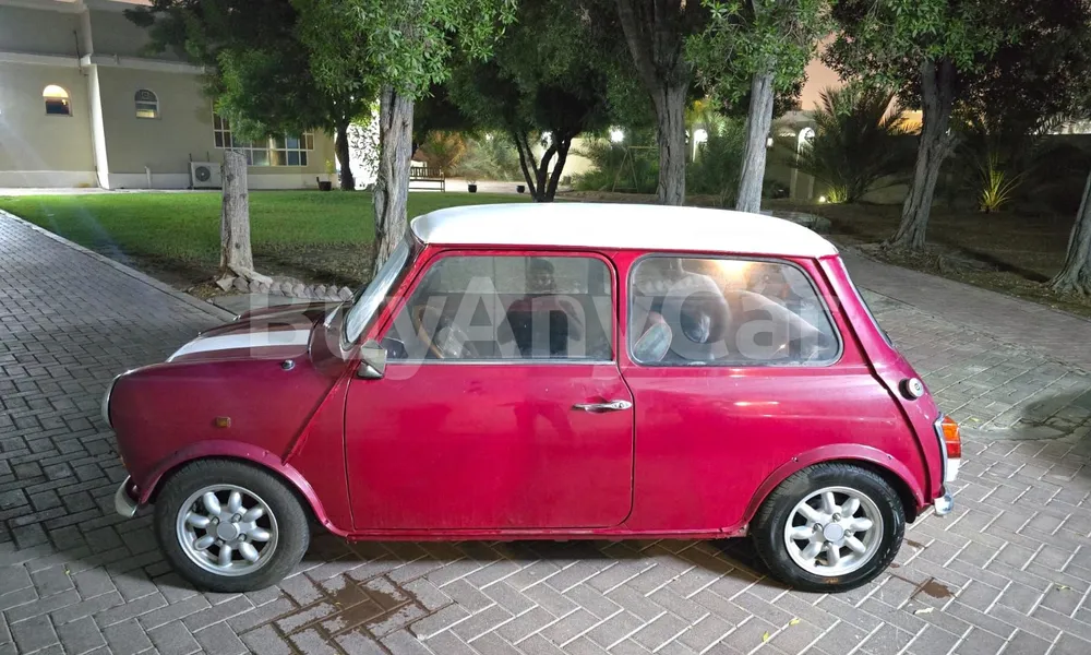Vehicle photo 4