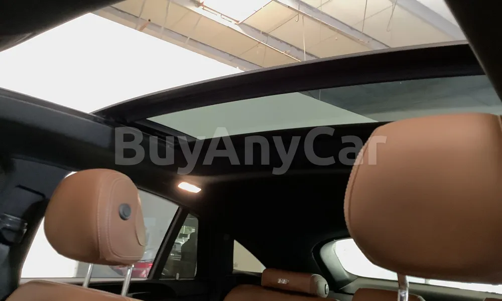 Vehicle photo 8