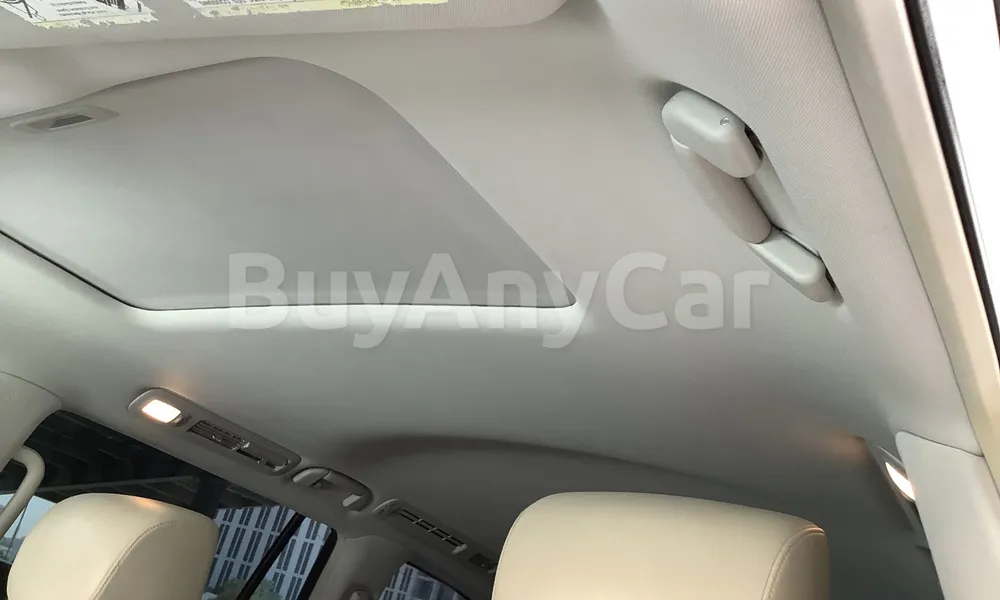 Vehicle photo 9