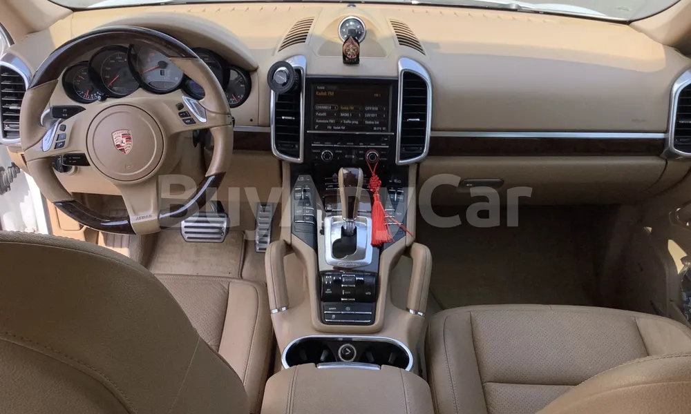 Vehicle photo 8