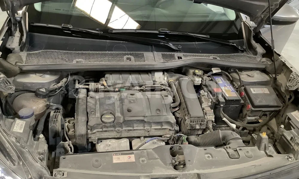 Vehicle photo 8
