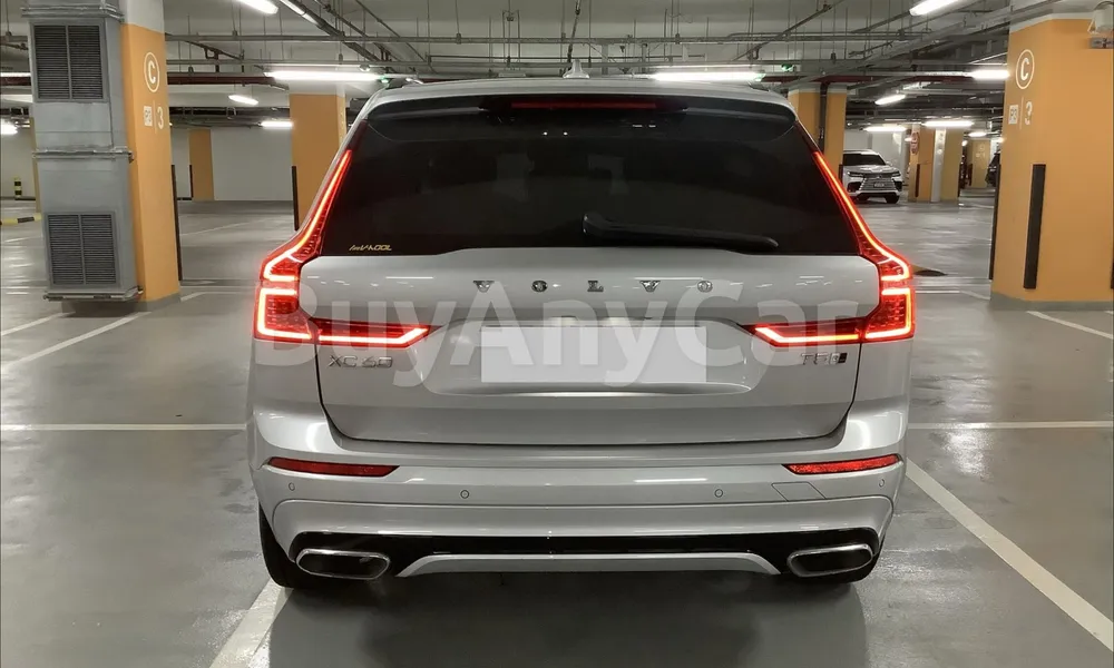 Vehicle photo 2