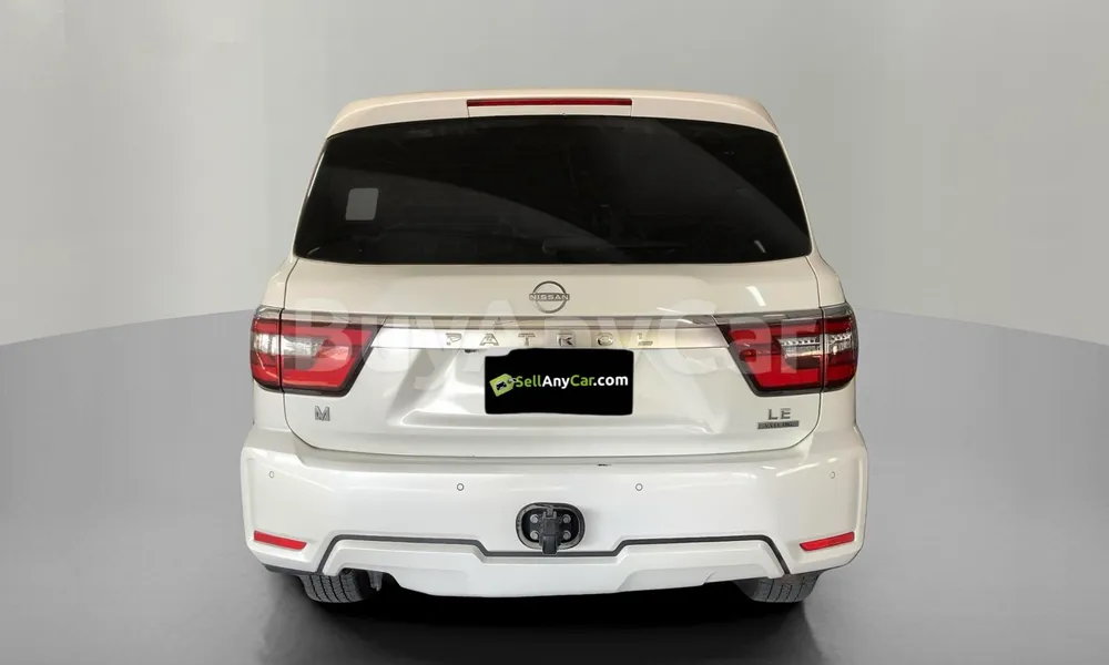 Vehicle photo 2
