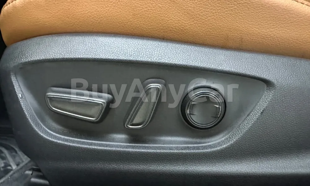 Vehicle photo 13