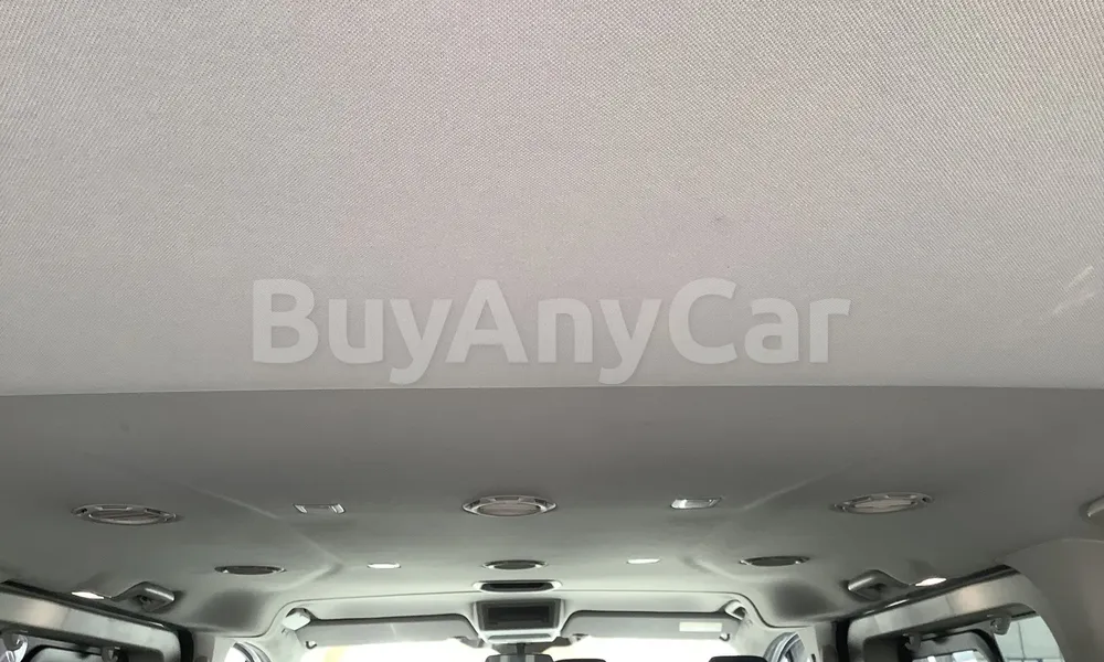 Vehicle photo 9