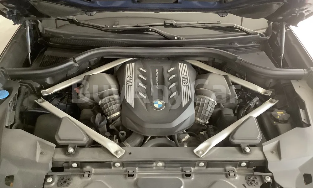 Vehicle photo 7