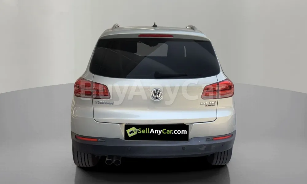 Vehicle photo 2