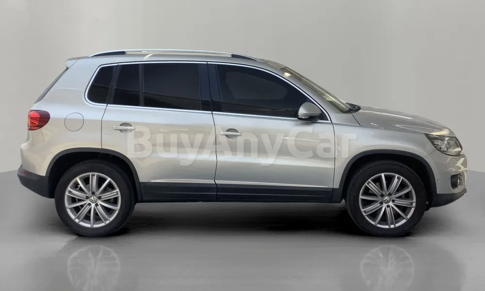 Vehicle photo 3