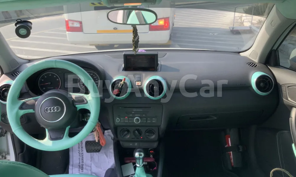 Vehicle photo 9