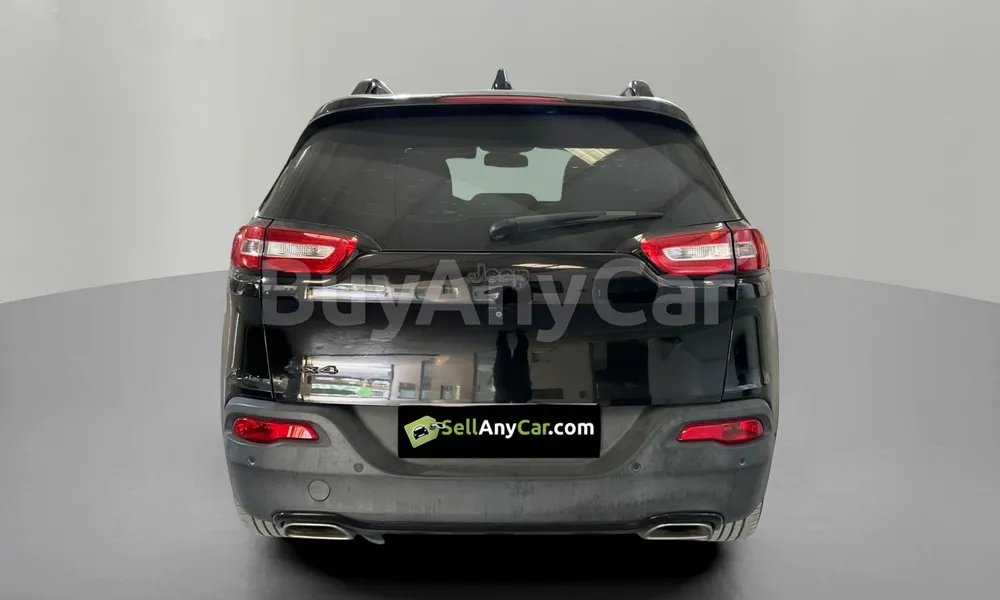 Vehicle photo 2