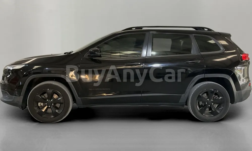 Vehicle photo 4