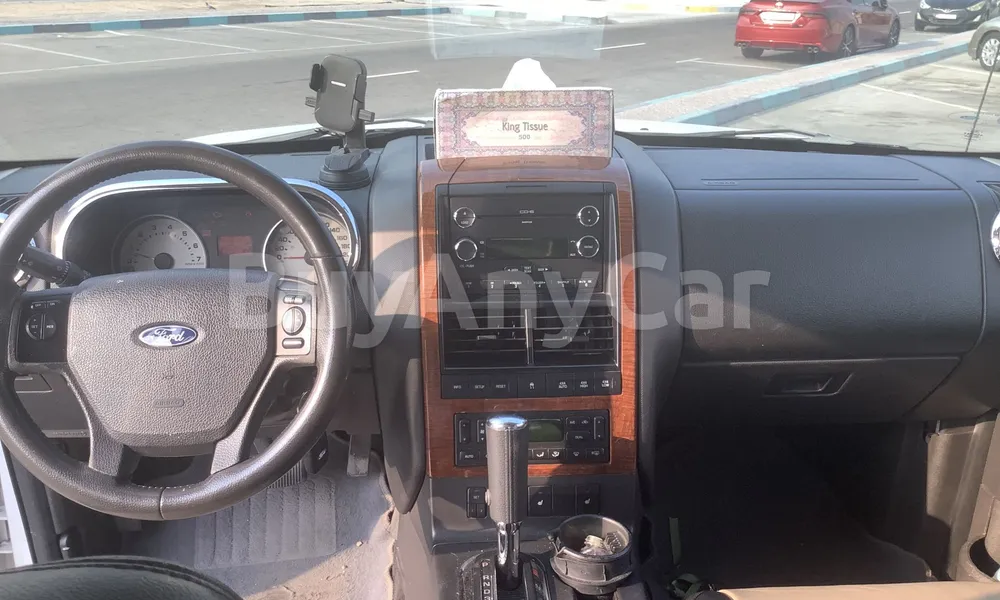 Vehicle photo 9