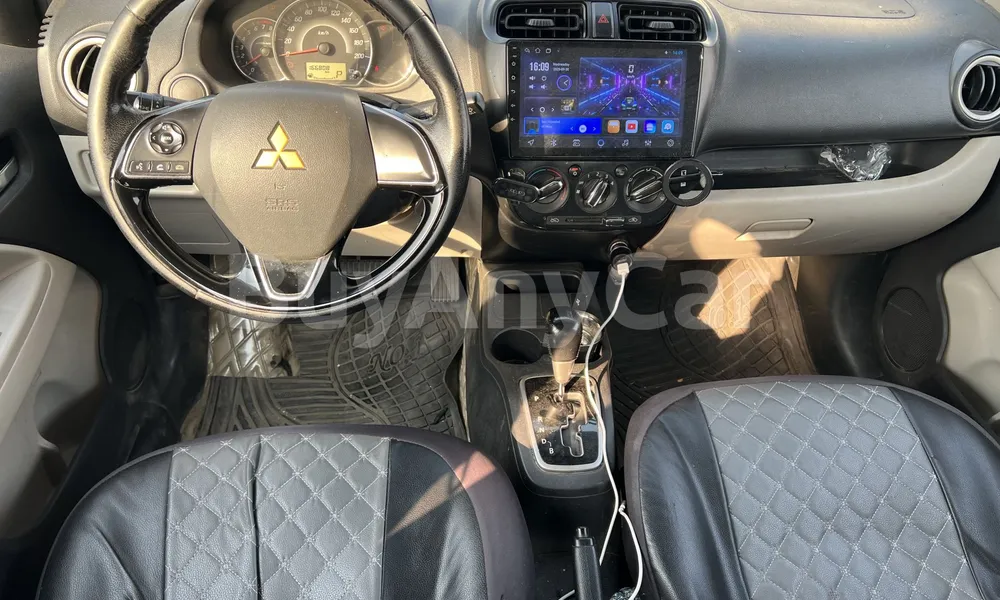 Vehicle photo 7