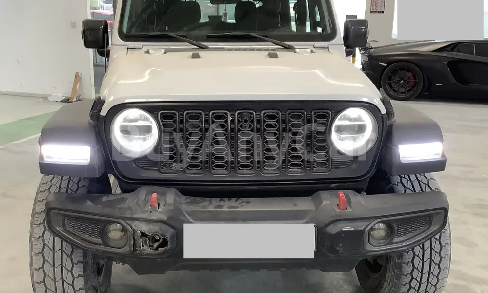 Vehicle photo 1