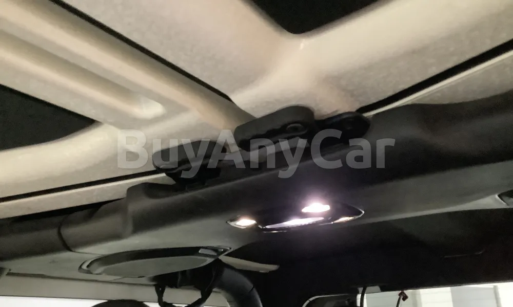 Vehicle photo 8