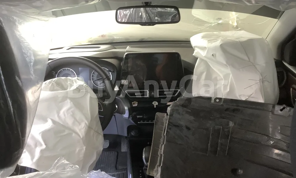 Vehicle photo 8